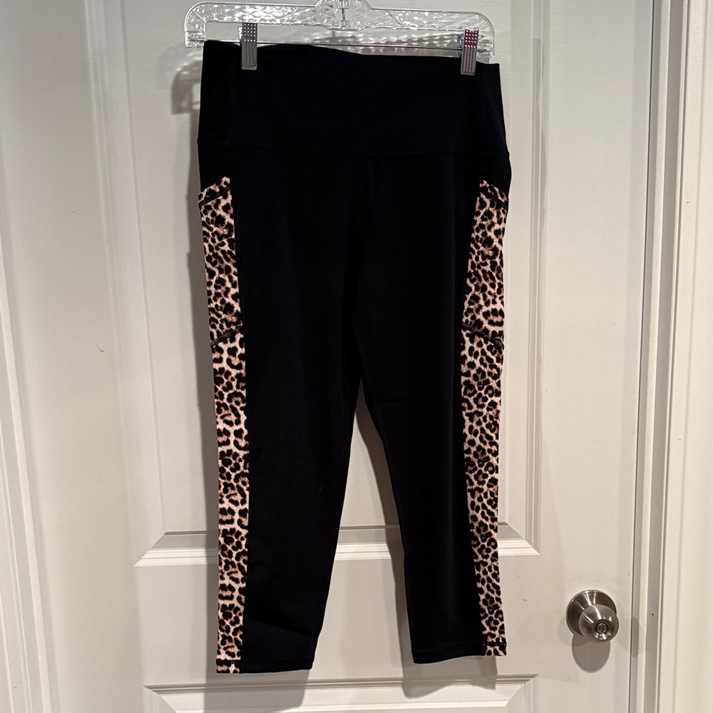 ZYIA Leggings in Black with Pink Leopard Accents